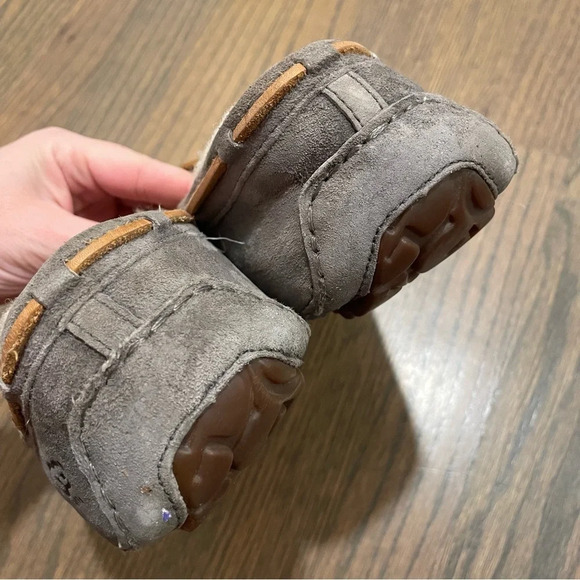 Ugg Dakota Mocassin Slipper - Picture 9 of 12